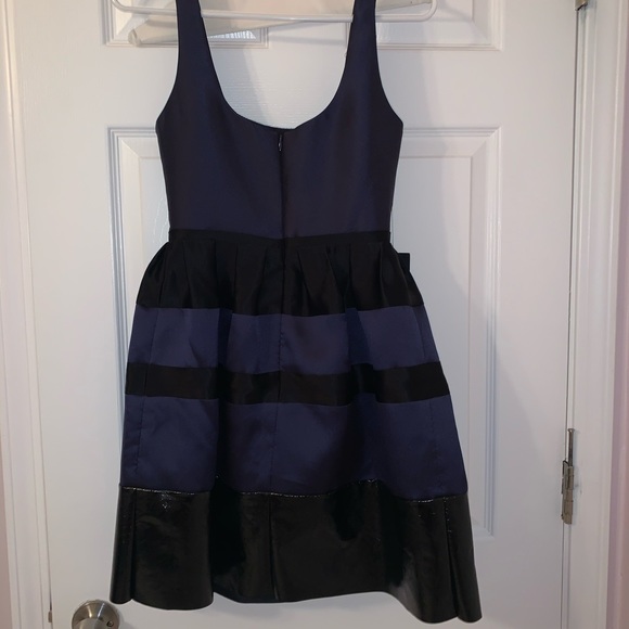 Navy and Black Marciano dress. SZ 0. NWT - Picture 2 of 3